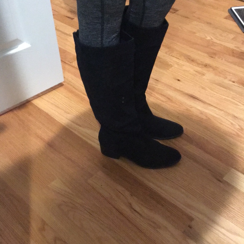 Black knee boots